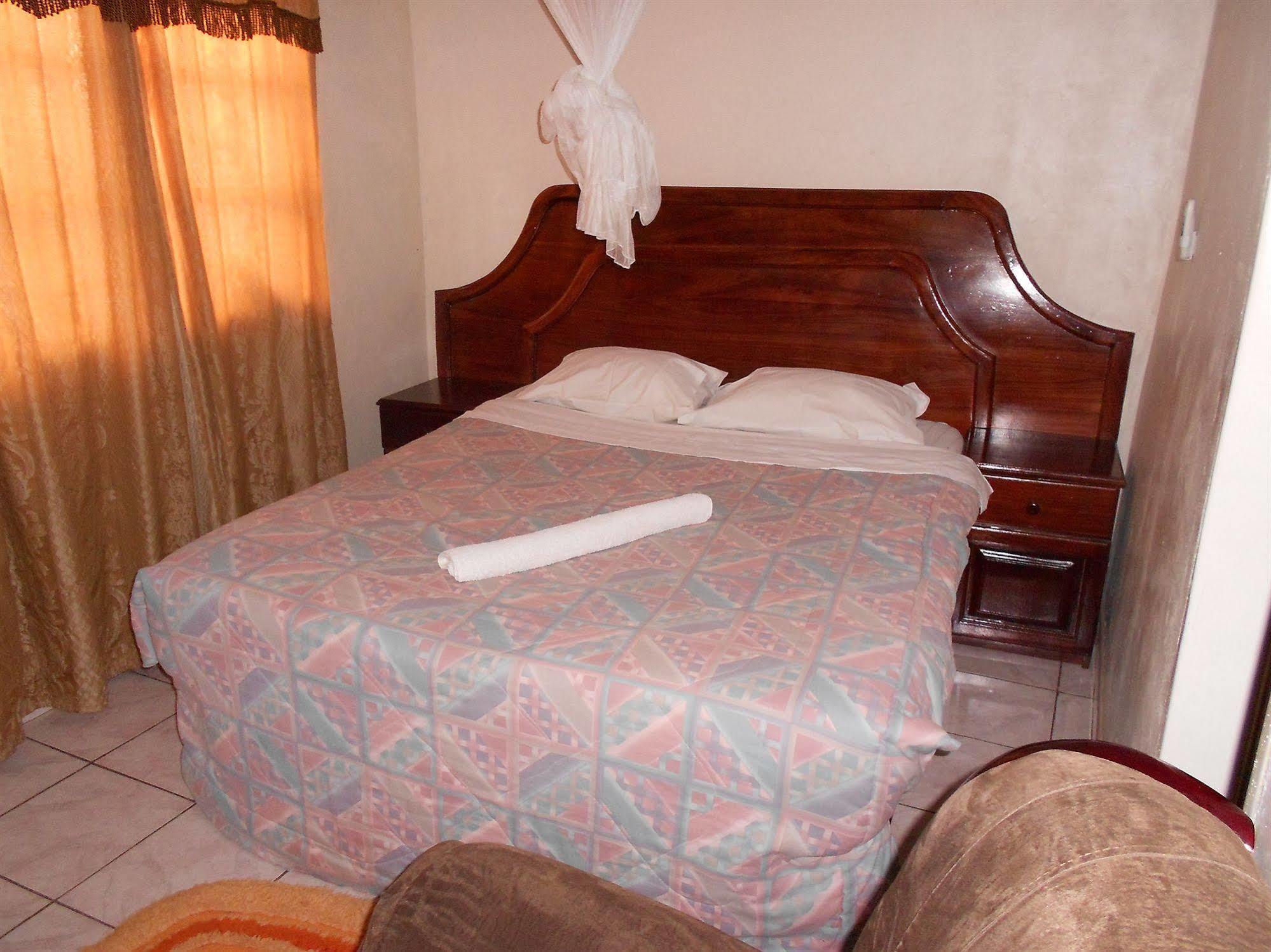 Comfort Corner Guesthouse Livingstone Bagian luar foto