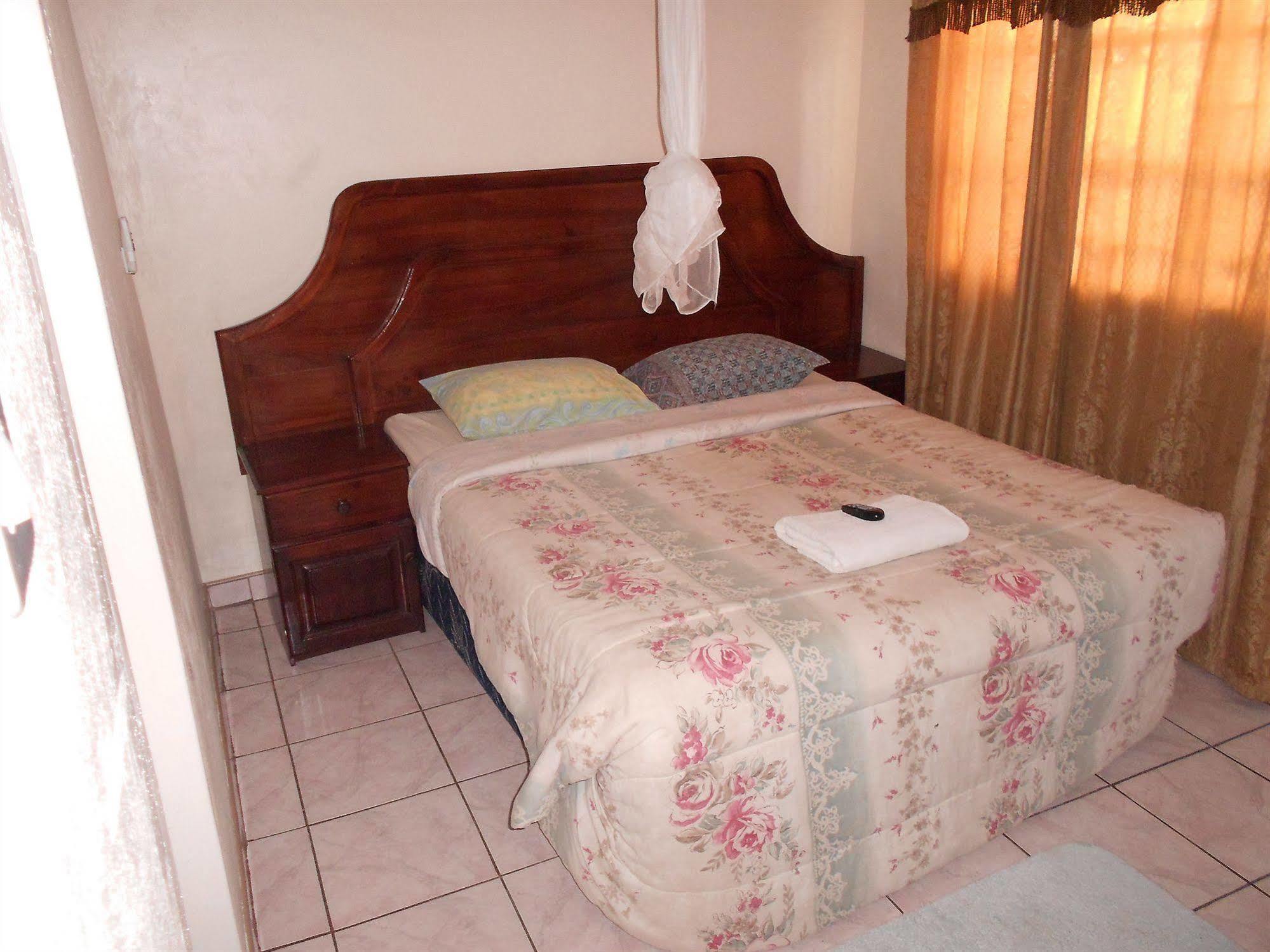 Comfort Corner Guesthouse Livingstone Bagian luar foto