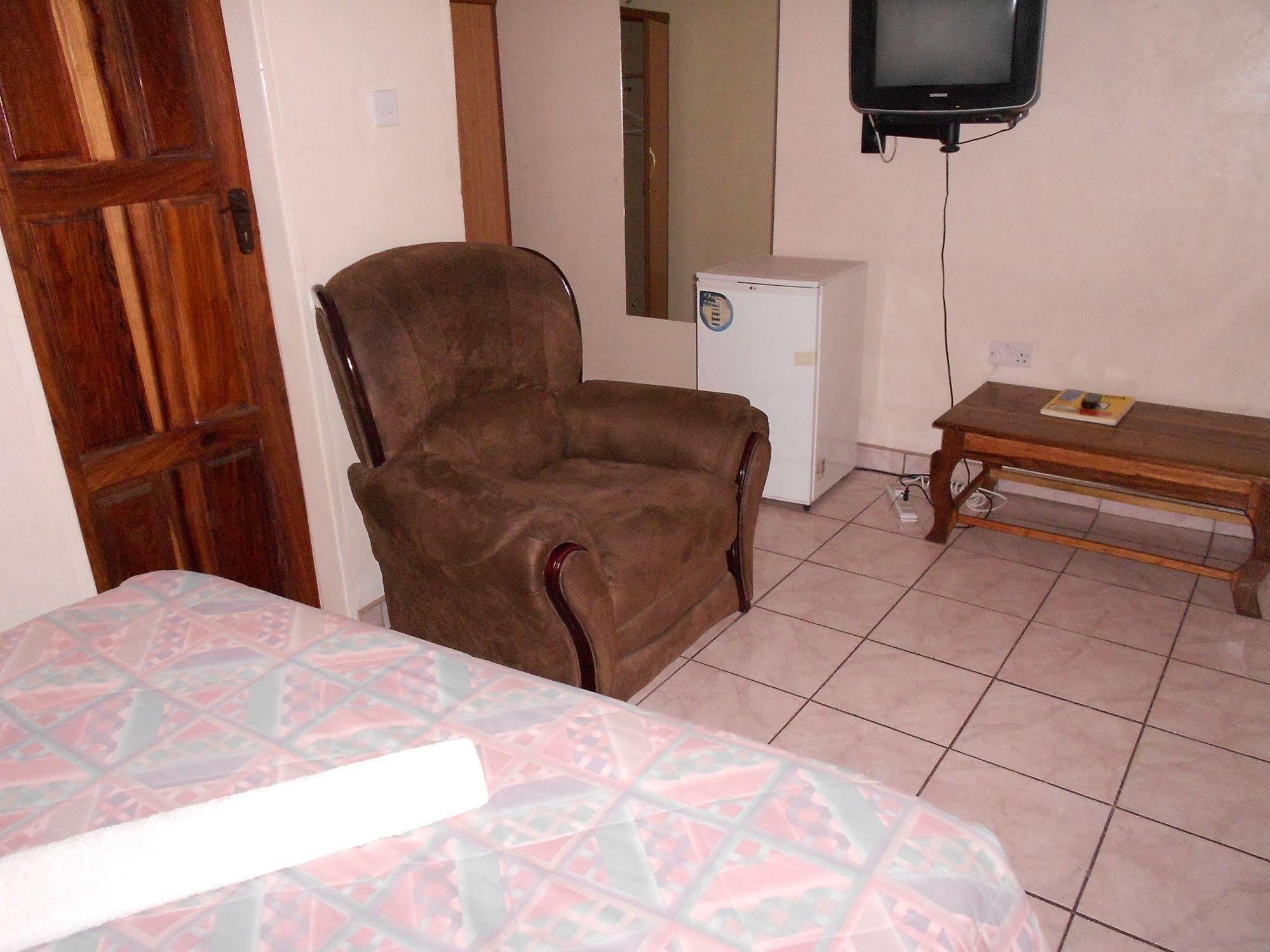 Comfort Corner Guesthouse Livingstone Bagian luar foto