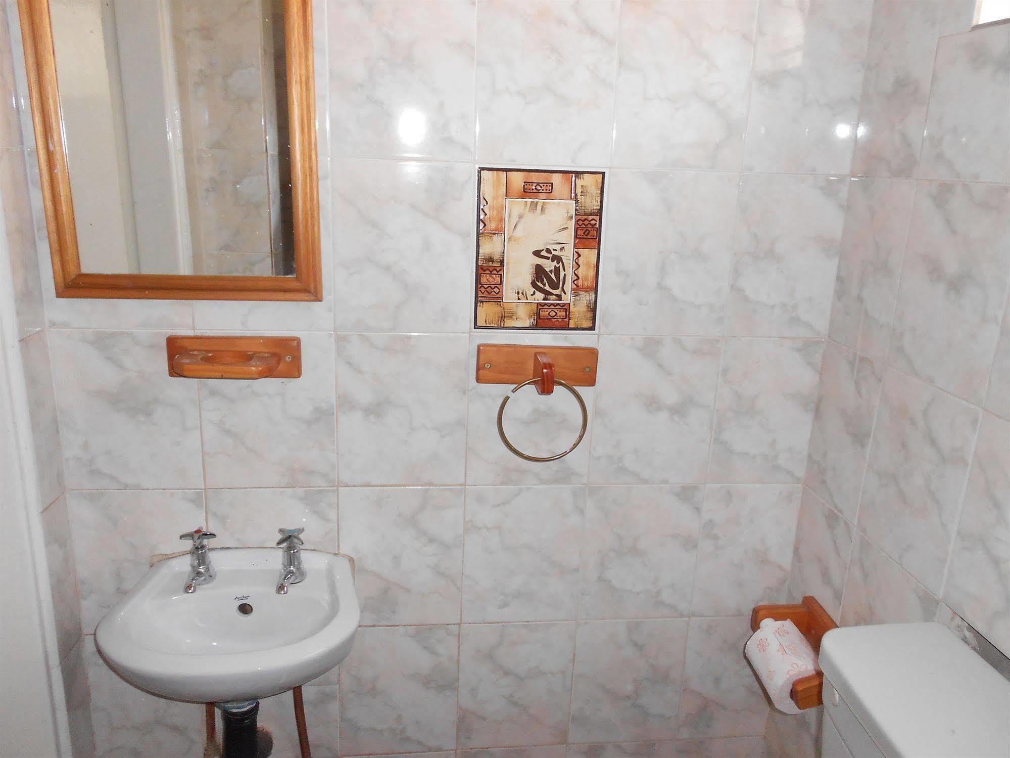 Comfort Corner Guesthouse Livingstone Bagian luar foto