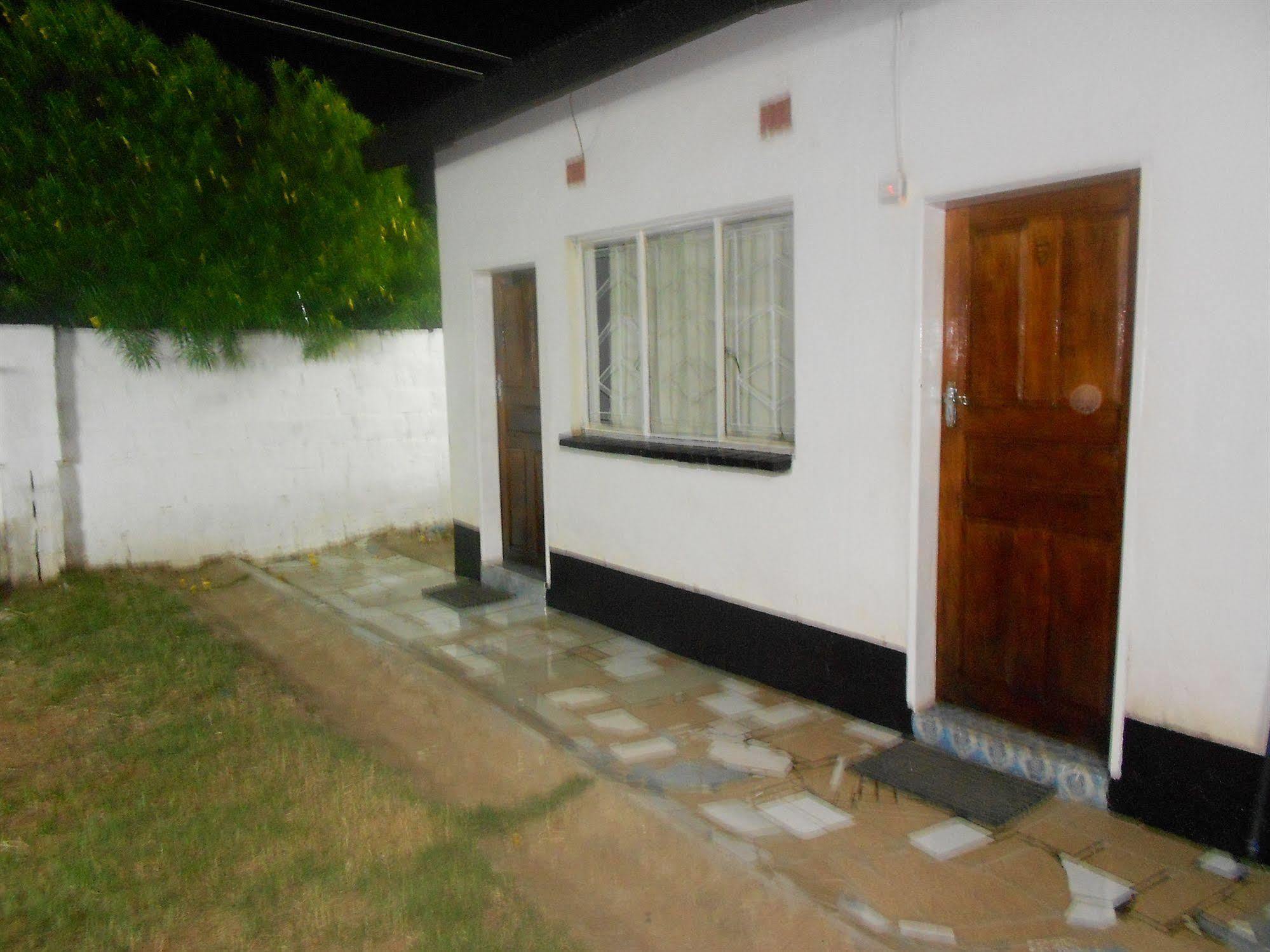 Comfort Corner Guesthouse Livingstone Bagian luar foto
