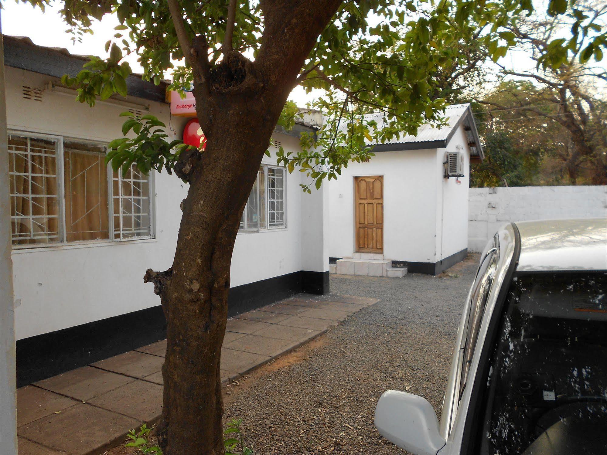 Comfort Corner Guesthouse Livingstone Bagian luar foto