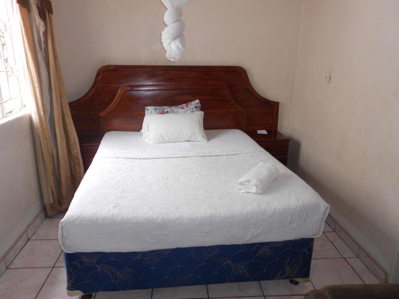 Comfort Corner Guesthouse Livingstone Bagian luar foto