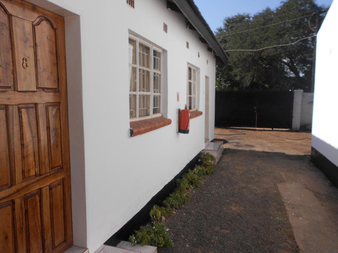 Comfort Corner Guesthouse Livingstone Bagian luar foto