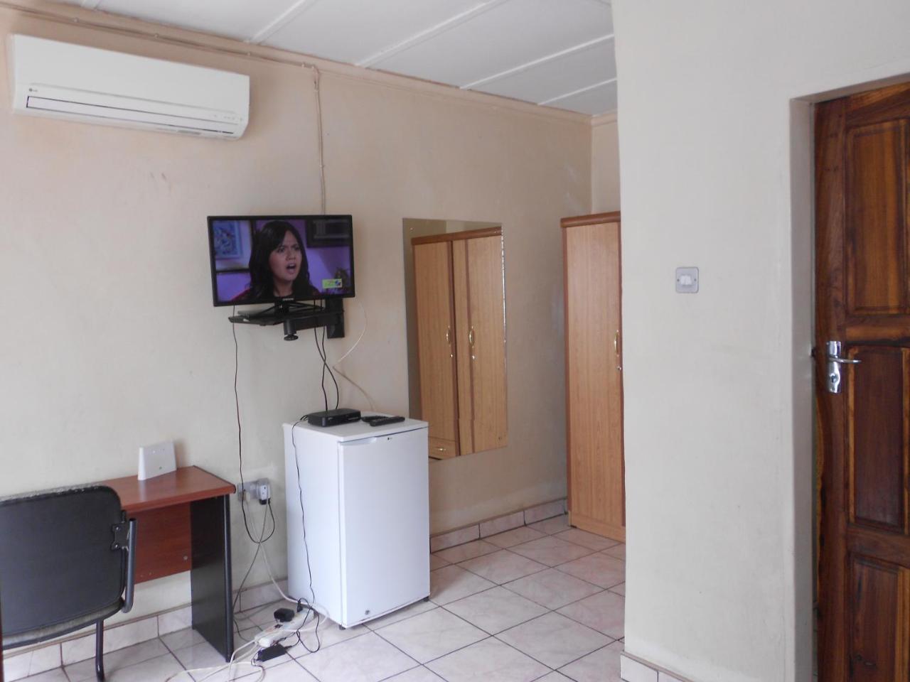 Comfort Corner Guesthouse Livingstone Bagian luar foto